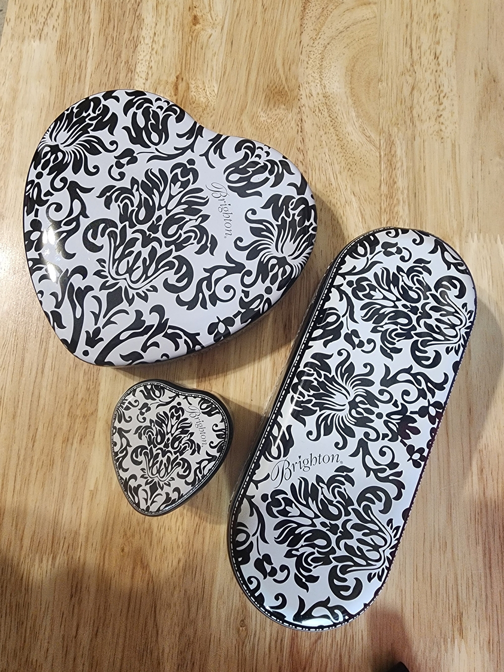 Brighton Black White Damask Heart Oval Tin Set Ring Sunglasses Jewelry